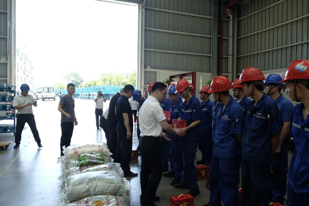 长沙市总工会慰问 智能一线员工