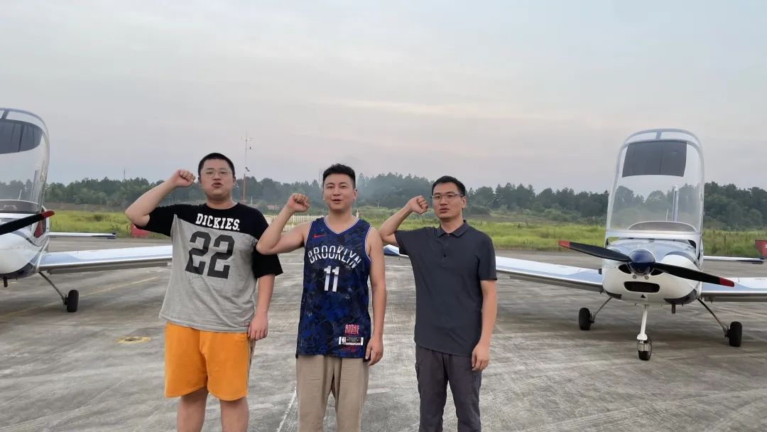 冲上云霄！湖南 通航学员成功单飞